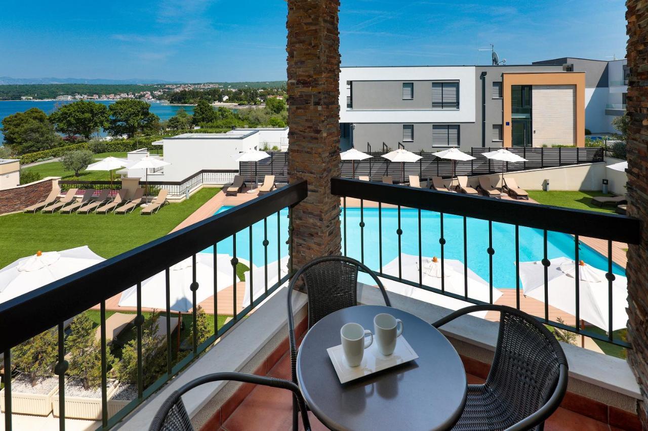 Blue Waves Resort Malinska Exterior foto