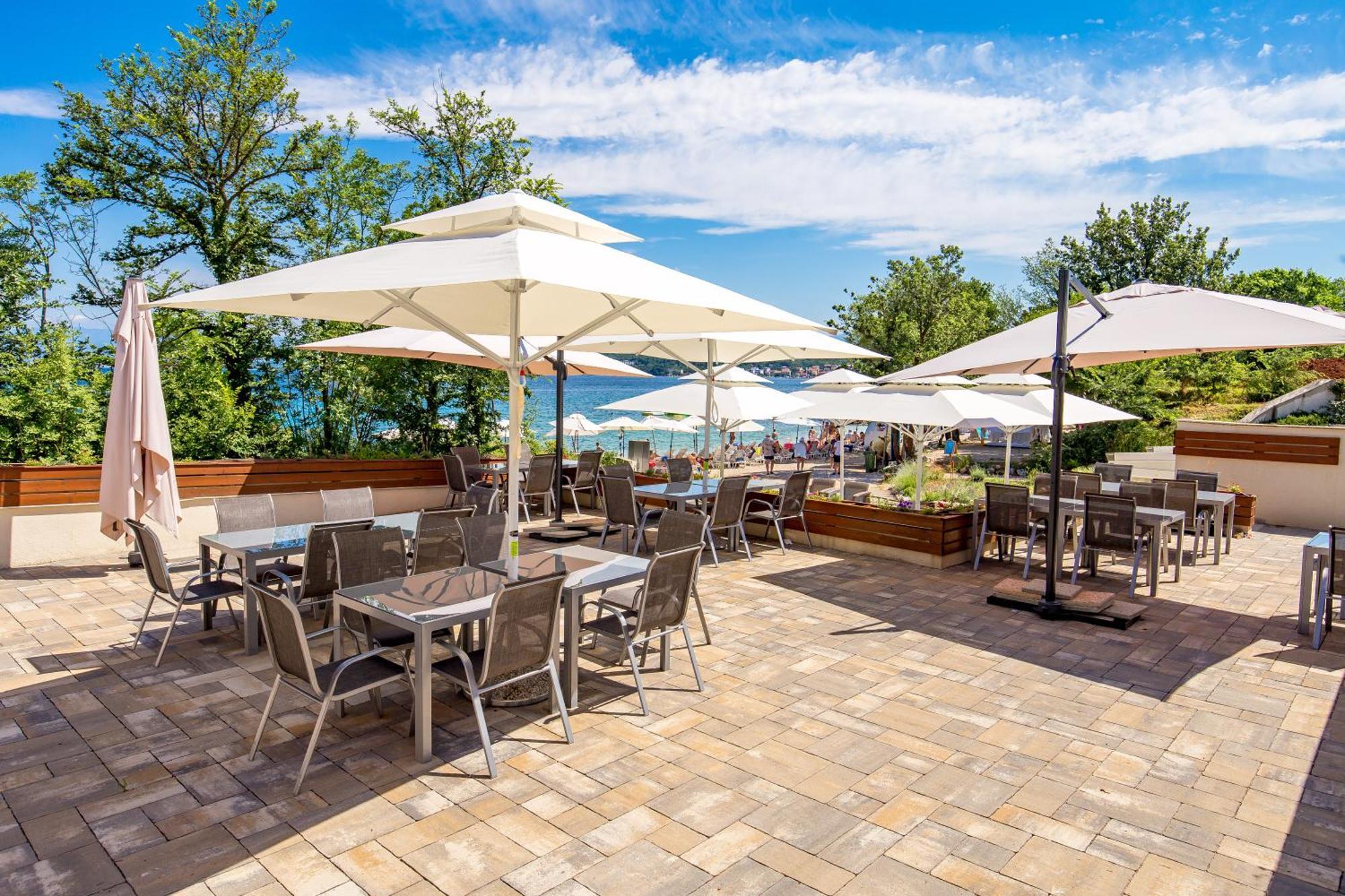 Blue Waves Resort Malinska Exterior foto
