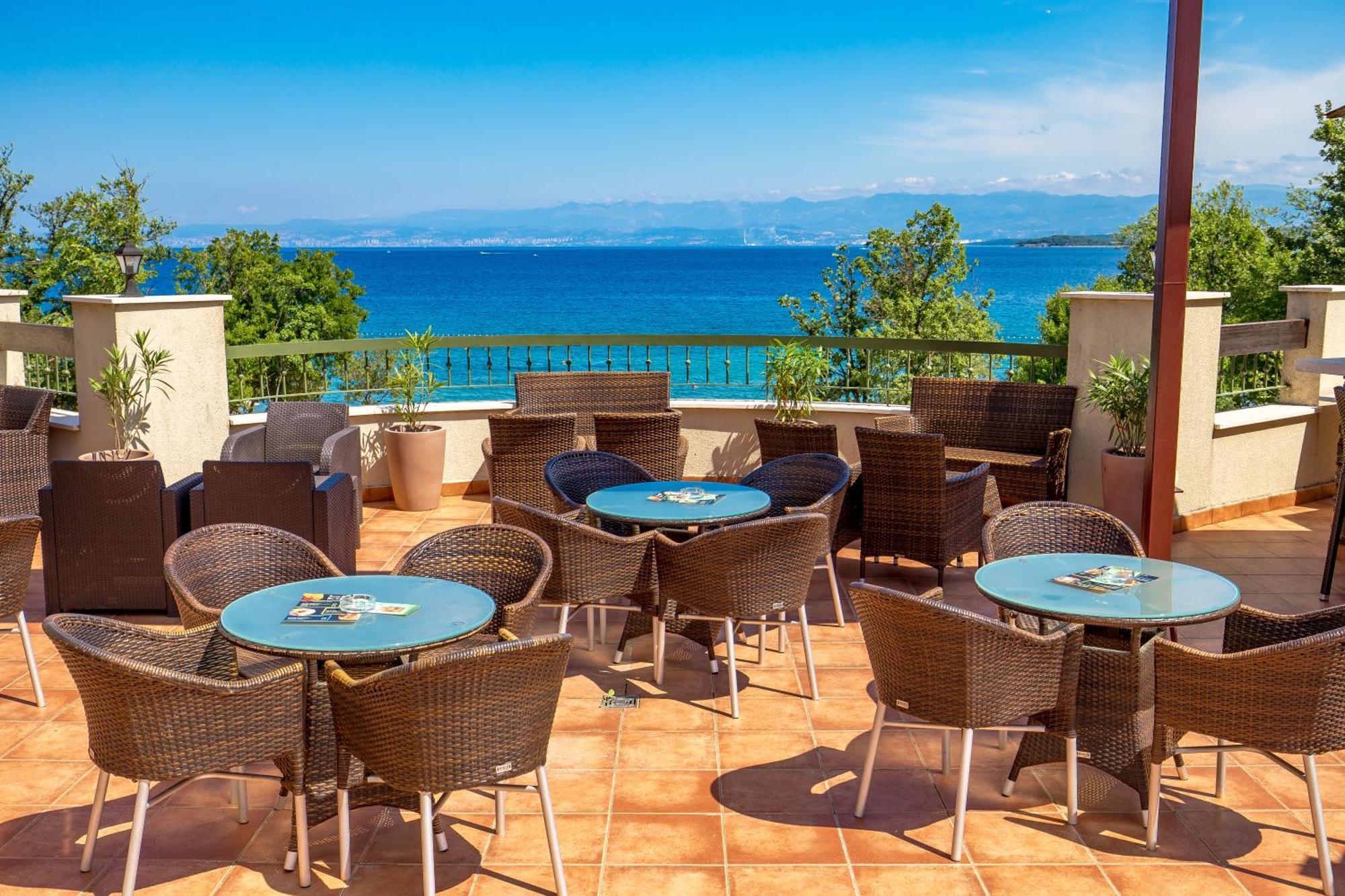Blue Waves Resort Malinska Exterior foto