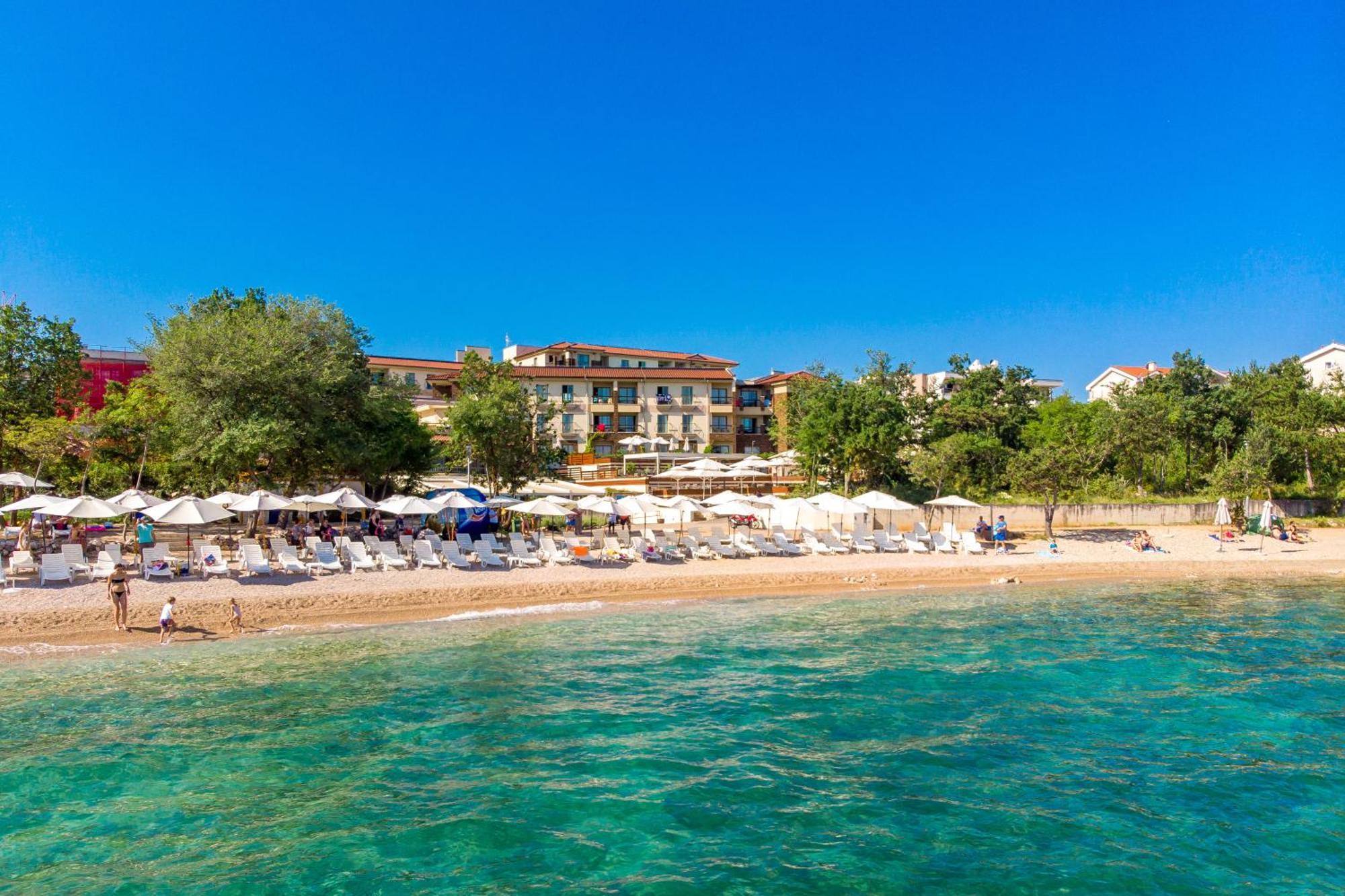 Blue Waves Resort Malinska Exterior foto