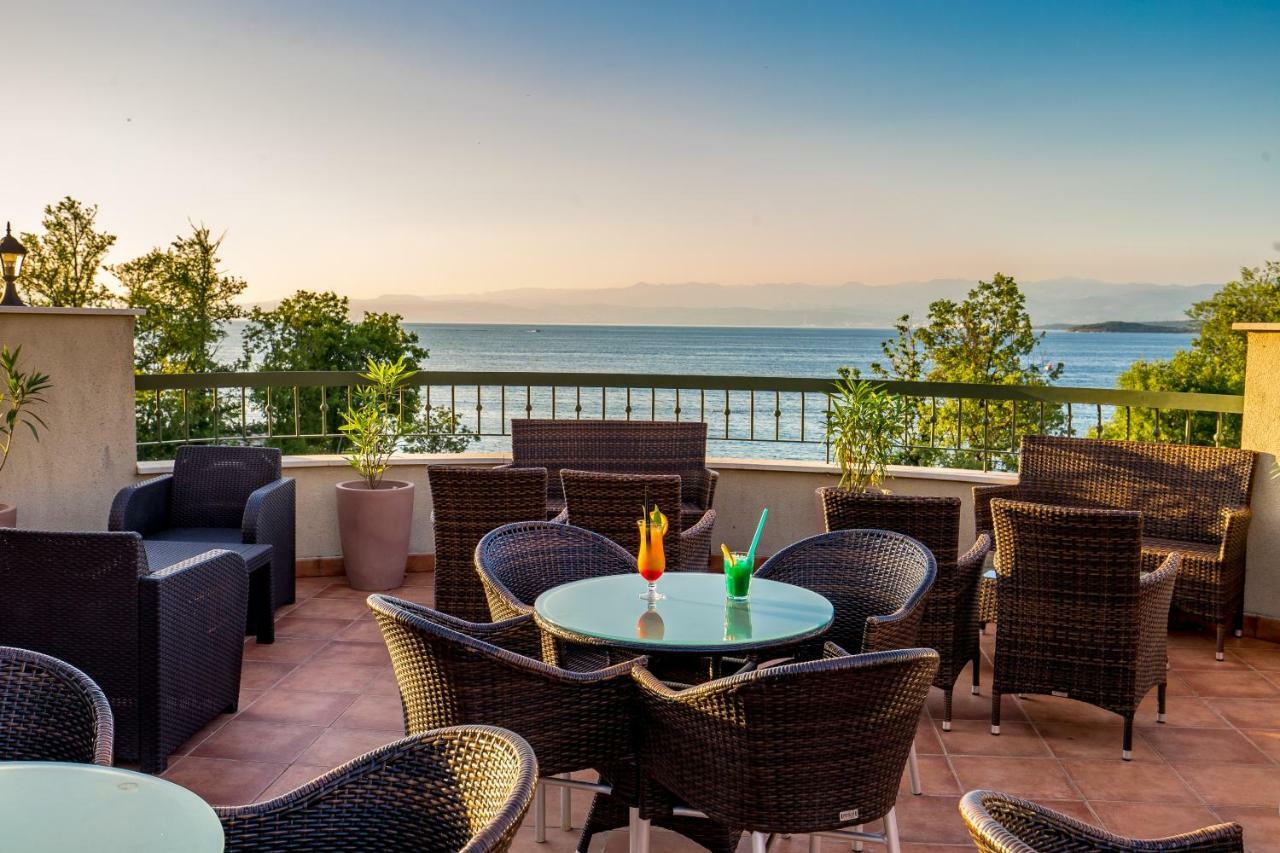 Blue Waves Resort Malinska Exterior foto